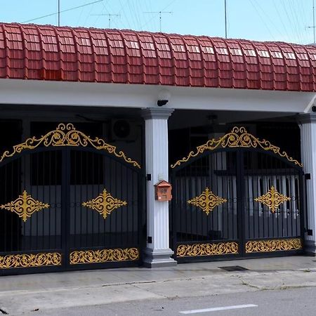 Wonderful Homestay At Muar Exterior foto